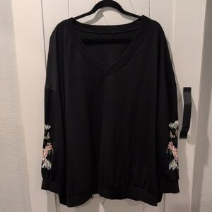 Chic Black Women's Sweatshirt with Floral Embroidery, Relaxed Fit